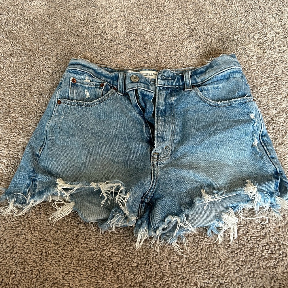 Abercrombie high rise mom short